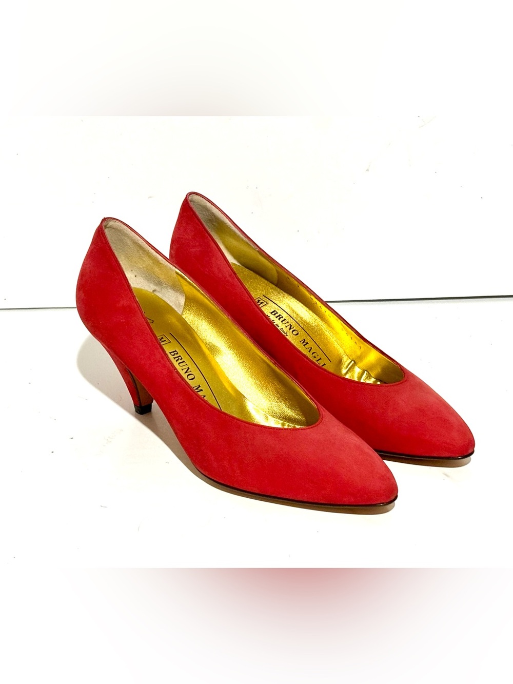 BRUNO MAGLI Retro Holiday Red Suede Heels Pumps Women's Size 7 ITALY